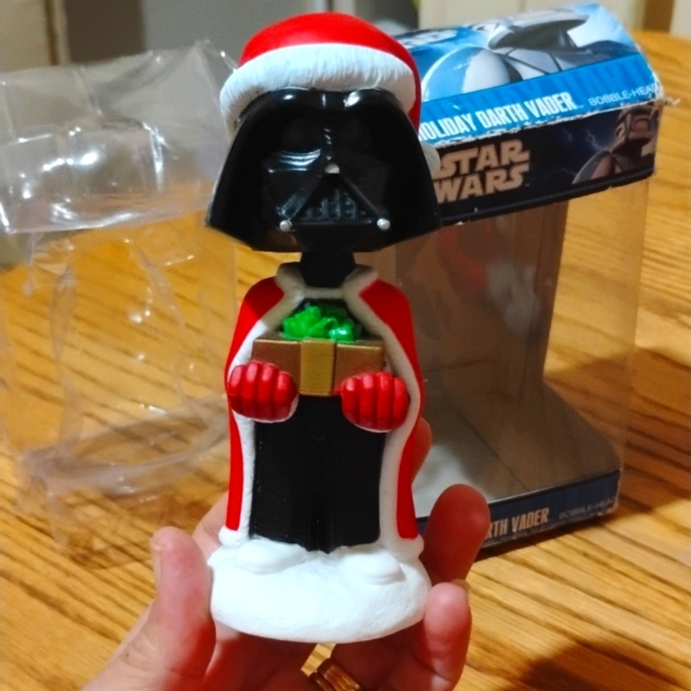 FUNKO STAR WARS BOBBLE-HEAD HOLIDAY DARTH VADER 2010